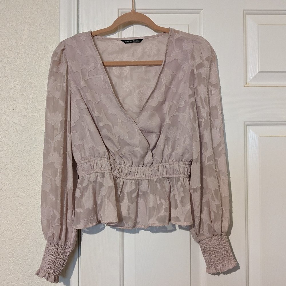 Shirred Cuff Jacquard Flower Applique Peplum Top